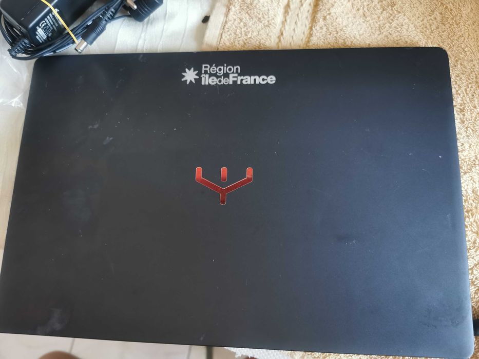 Laptop ultraportabil  Unowhy Y13  foarte subtire,defect,nu porneste