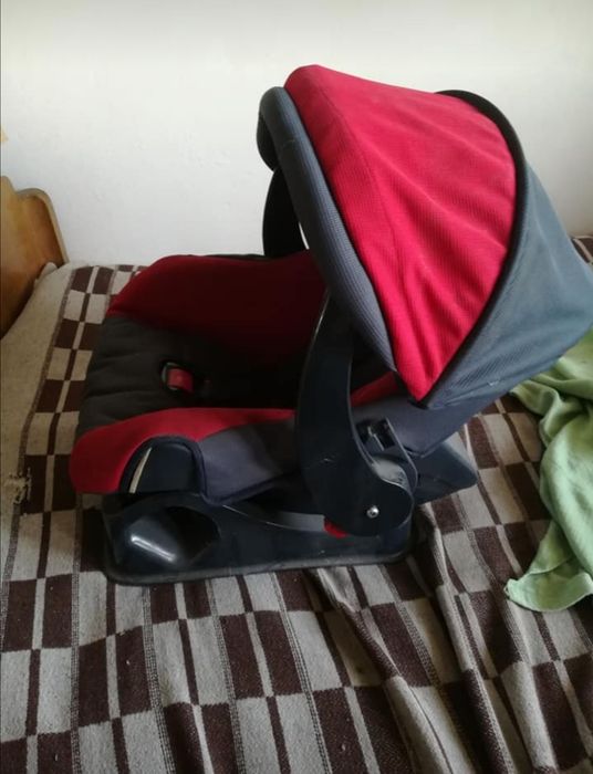 Продавам кошница за дете