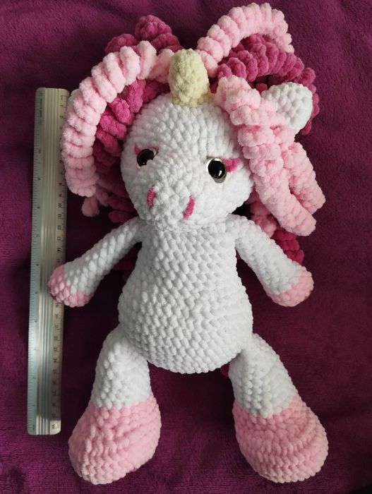 Ръчно направен плетен плюшен еднорог