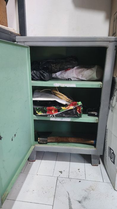 Продается сейф железный