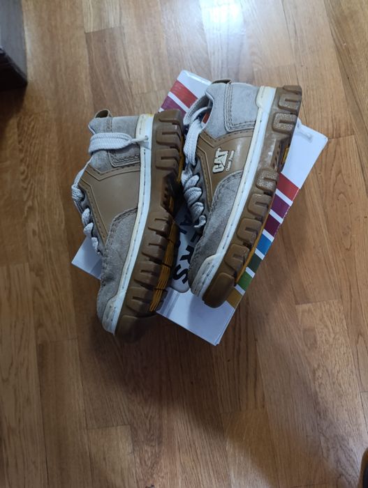 Vând sneakers Caterpillar femei