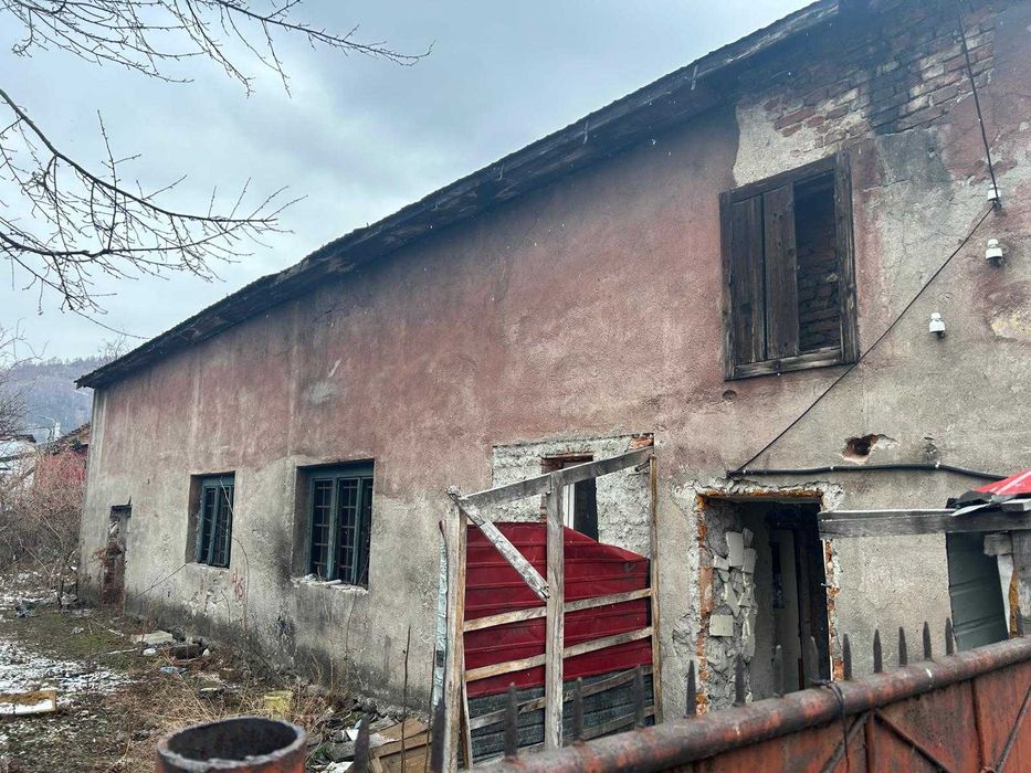 Casa de renovat 371 mp + 546 mp teren Petrosani