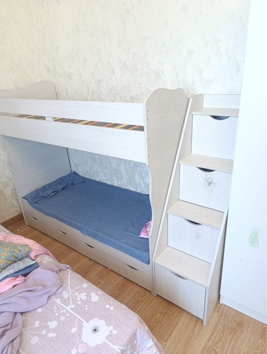 Детская двухъярусная кровать