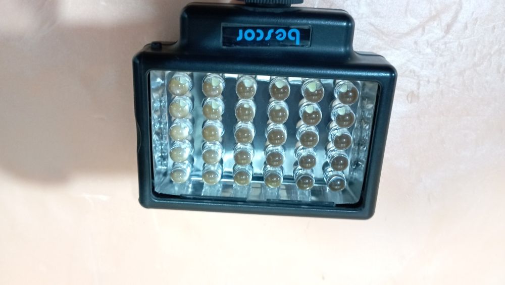 Прожектор для видеокамеры