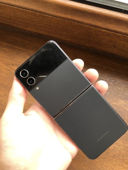 Samsung Z Flip 4 Ideal sotladi