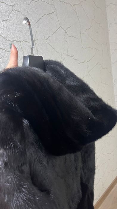 Норка шуба сатылады.