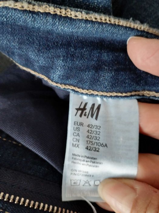 Pantaloni  bărbați H&M