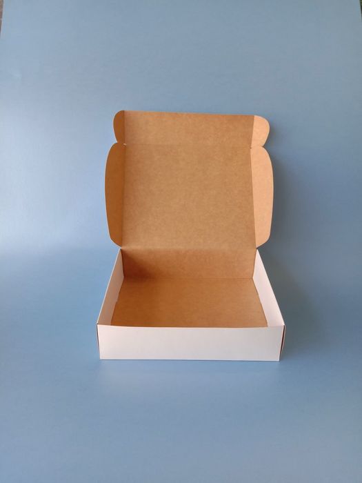 Картонная коробка