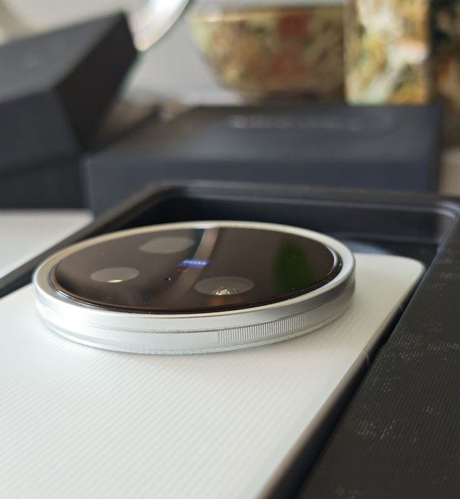Vând Vivo X200 ULTRA 16GB si 1TB