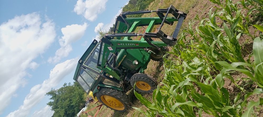Vând tractor John Deere 1630 cu frontal