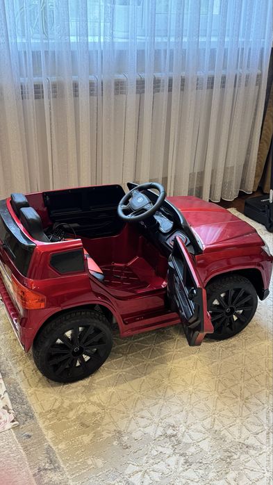 Машина на пульте и с педалью.