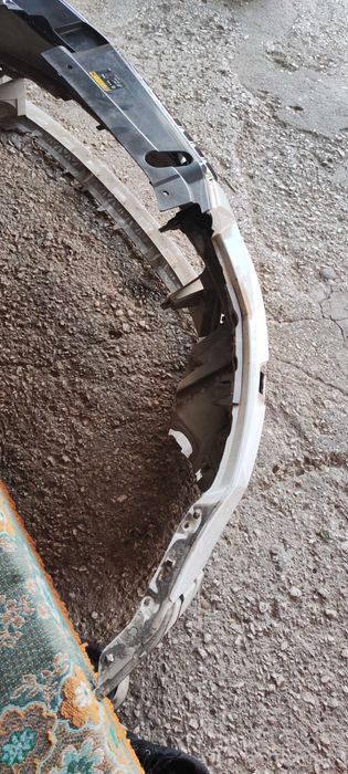 Продавам предна броня за Шкода Октавия  3 скаут