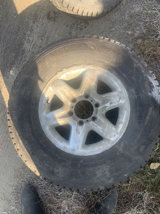 Продам коплект зимней резины с дисками