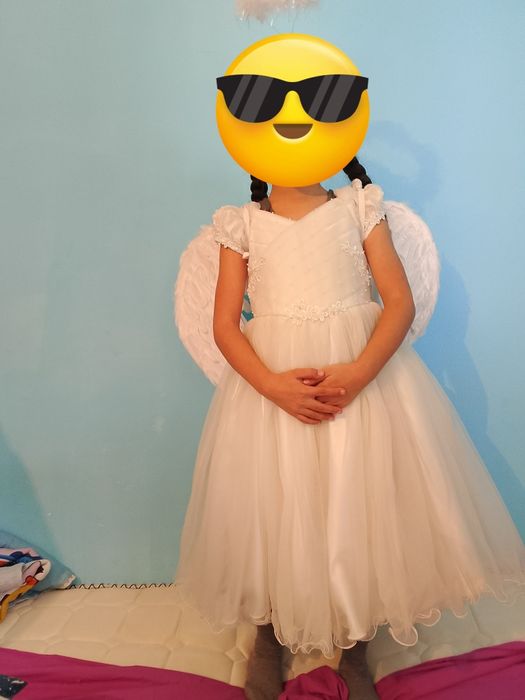 Пышное платье с крыльем