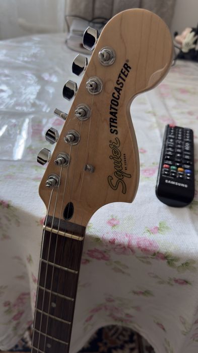 Продаю гитару Squier Affinity Stratocaster HSS и комбоусилитель