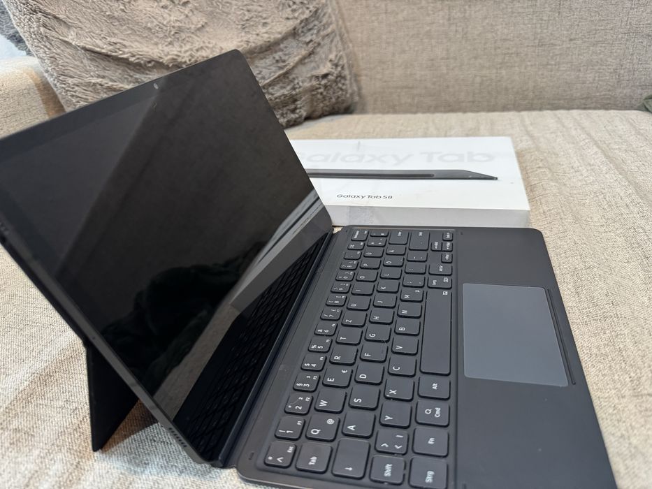 Samsung Galaxy Tab s8 128GB с клавиятура и пен като нов