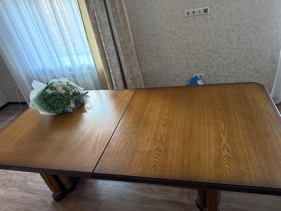 Стол и стулья гостинная