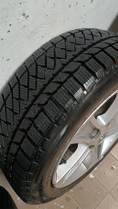 Продам зимние летние шины с диском
