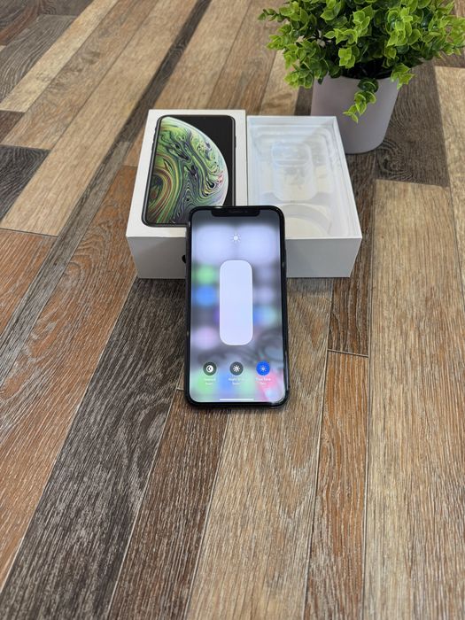 Продам iPhone Xs идеал