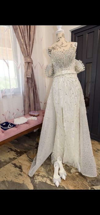Rochie de mireasă cu trenă detașabilă