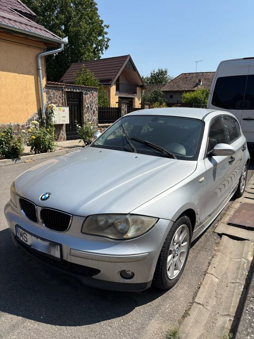 VAND BMW Seria 1 116i – 1.6 benzină – 2005 – 1.500€ usor negociabil