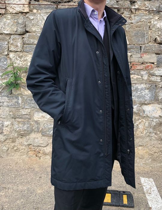 Vând o geacă de primăvară-toamnă HUGO BOSS