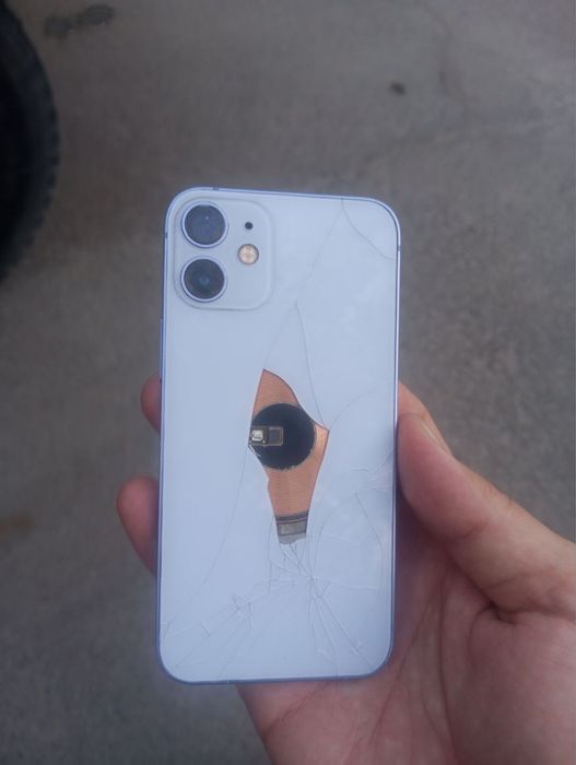 Iphone 12 mini .