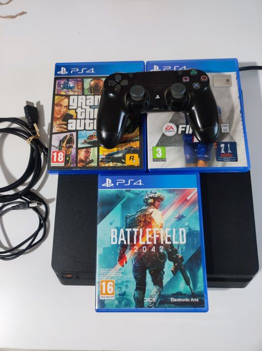Vând PlayStation 4 slim