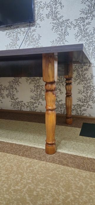 Стол для  гостиной