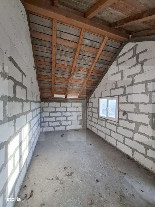 Casa P+M la rosu, teren 582 mp, garaj dublu, doua intrari – Teslui