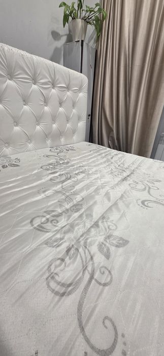 Кровать продам двуспальная с матрасом б/у