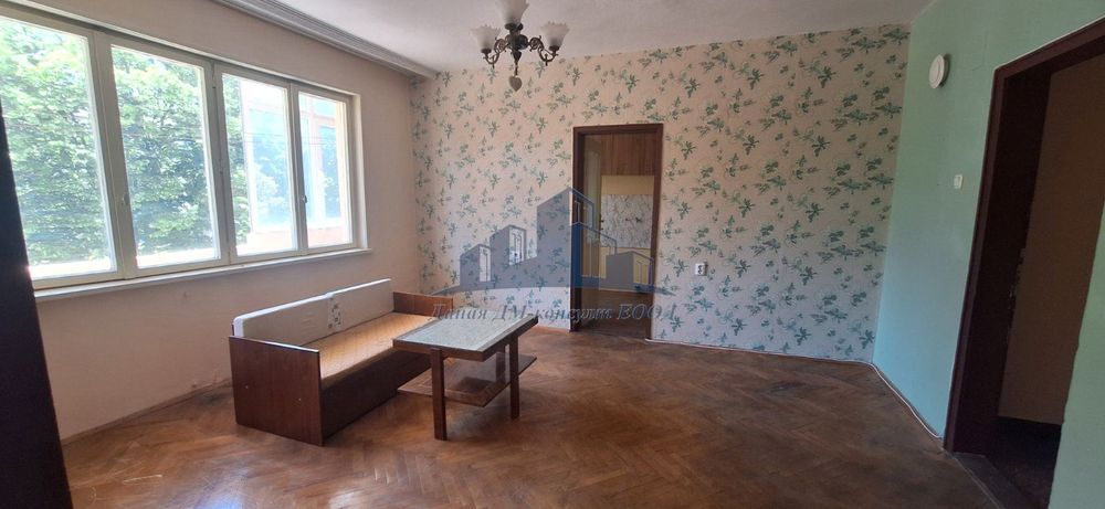 Продава се Двустаен апартамент в Шумен, Център - 72 кв.м за 1396 €/кв.м - Снимка #2