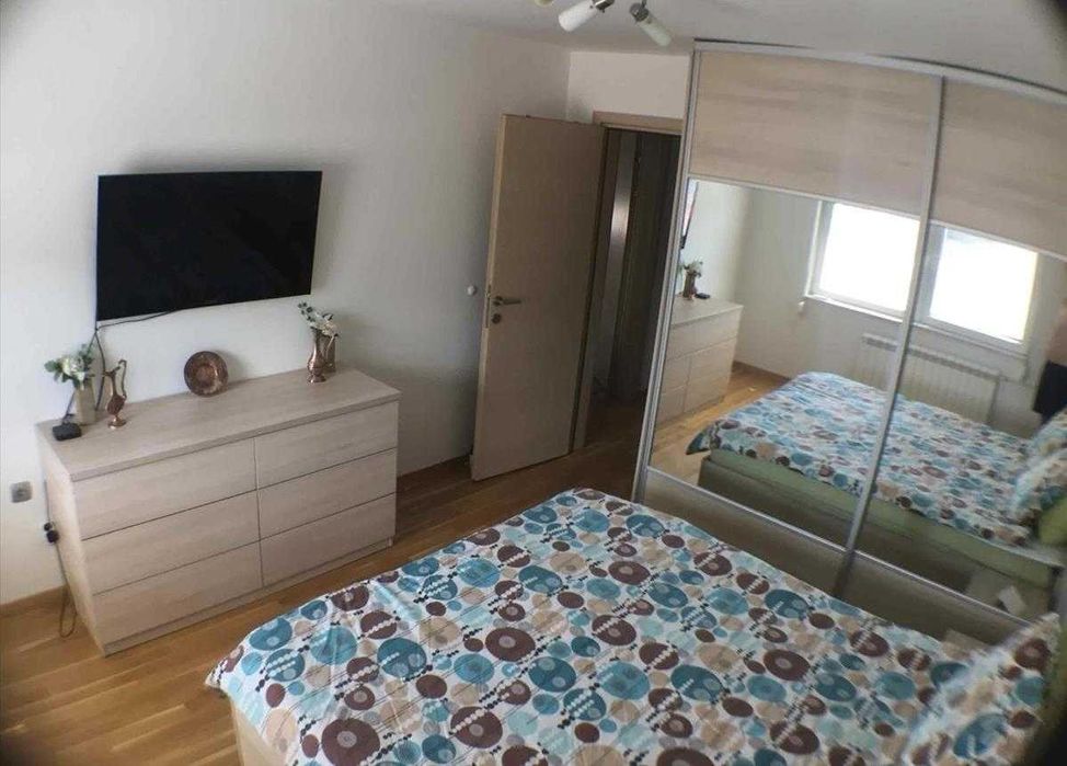 Дава се под наем Двустаен апартамент в Пловдив, Младежки Хълм - 56 кв.м за 280.5 € - Снимка #1