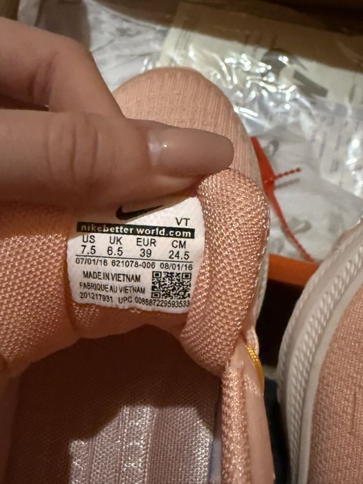 Кроссовки Nike новые