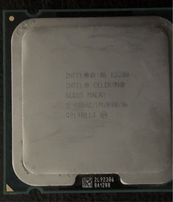 Продаю процессор Intel Celeron E3200 с частотой 2.4 ГГц.