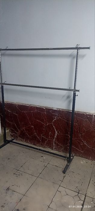 Продаются стойки для одежды