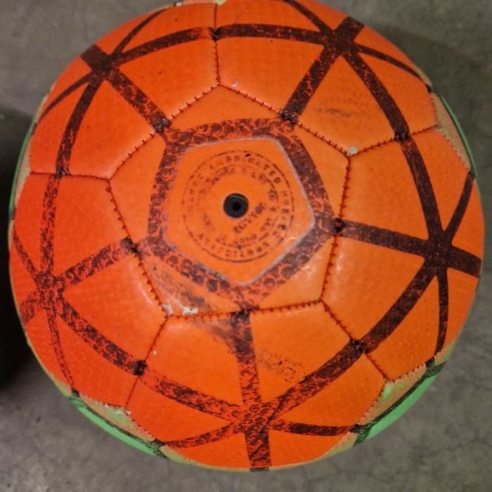 Кожена футболна топка