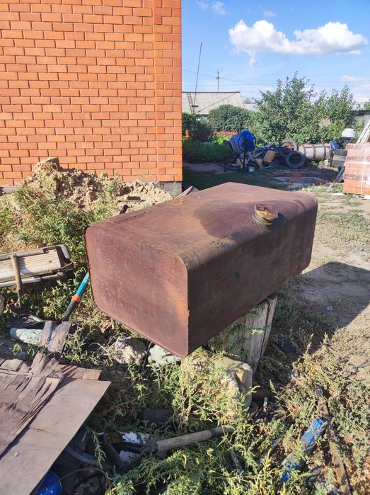 Продам топливный бак .