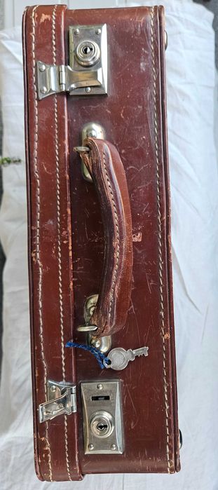 Стар кожен куфар DEP