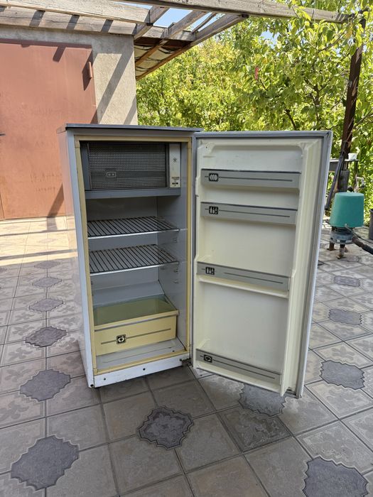 Холодильник продается