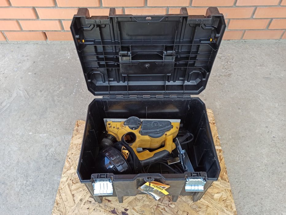 Электрорубанок DeWalt