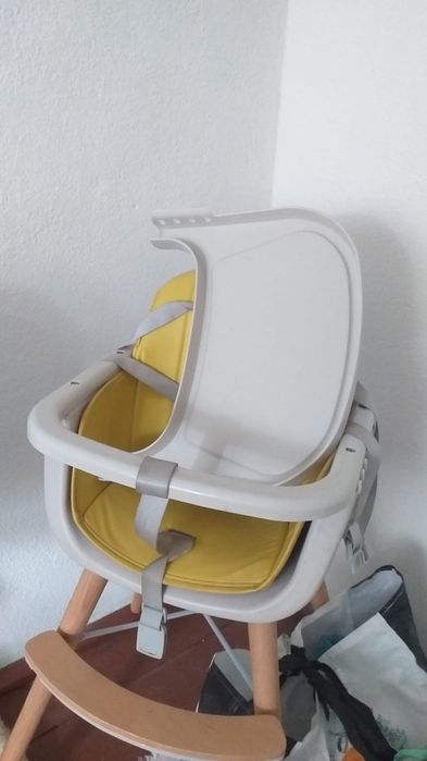 Scaun de  masa bebe