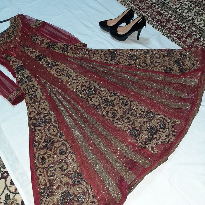 Vecherniy ko'ylak sotiladi