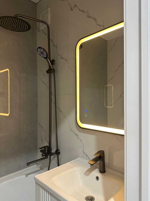 Зеркало для ванной новое