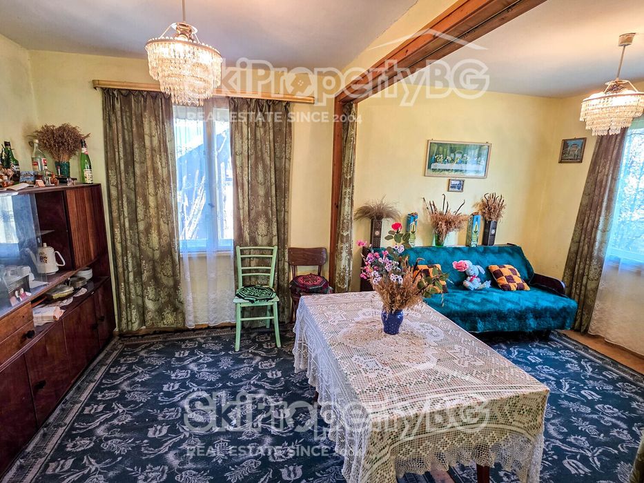 Стара къща с голям инвестиционен потенциал в село Говедарци, близо до Боровец!