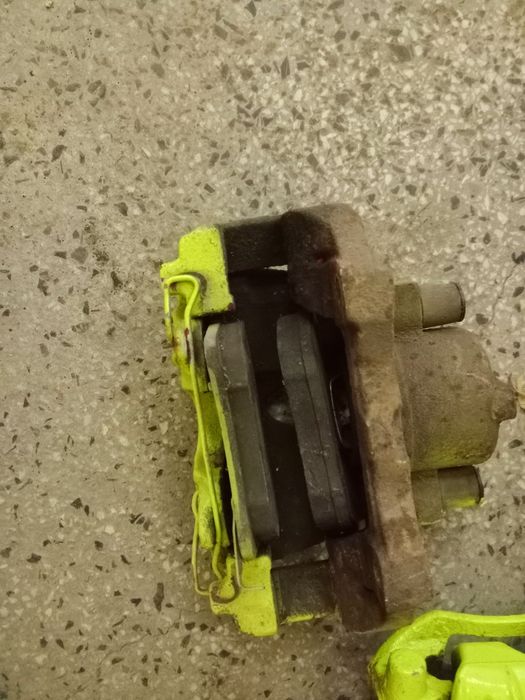 Предни задни супорти с накладките работещи 2 предни Диска АТЕ