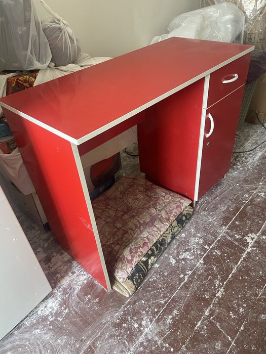 Стол сотилади