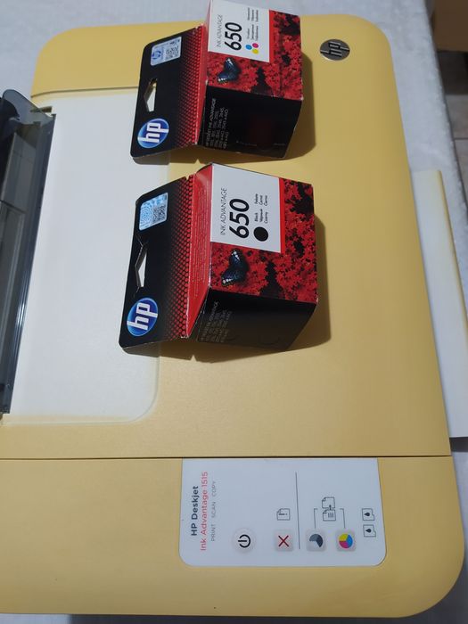 Vând imprimanta cu scaner HP Deskjet Ink Advantage 1515 cu două cartușe noi