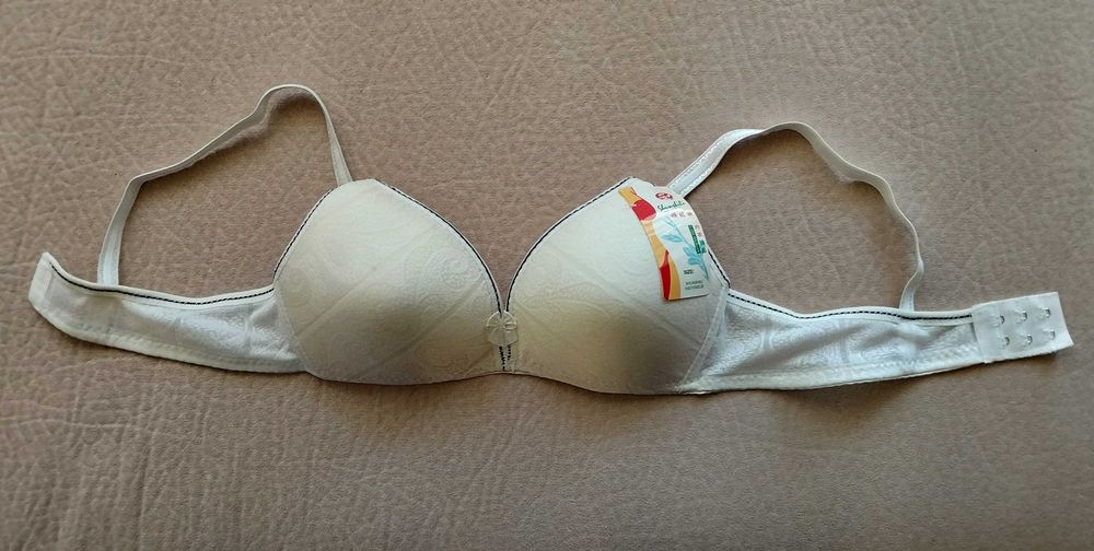 7 броя чисто нови сутиени