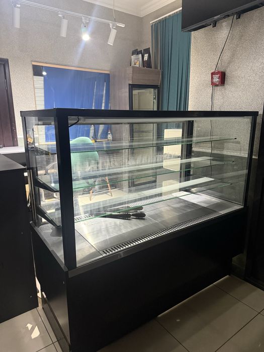 Витринный холодильник